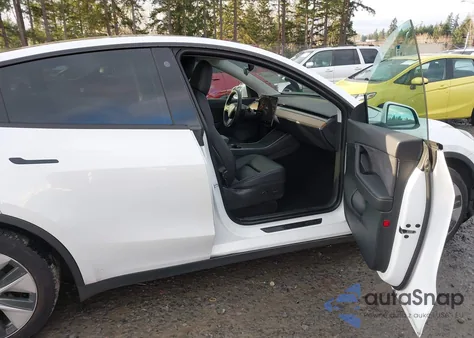2021 Tesla Model Y Standard Range Rear-Wheel Drive из США, поврежденный, VIN 5YJYGDED7MF111122